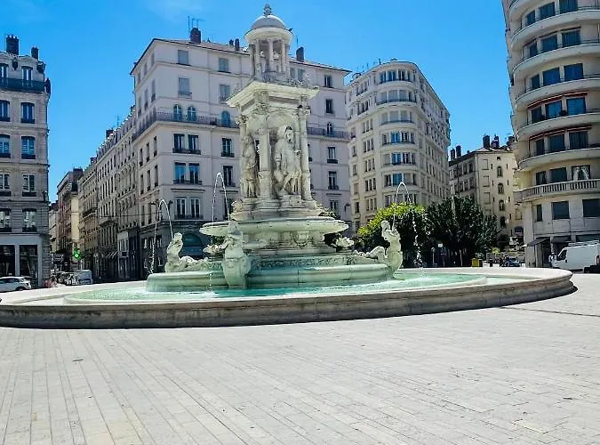 La Petite Maison Dans La Croix Rousse